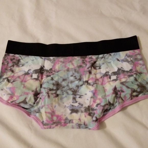 PINK Victoria's Secret Low Rise Boyshort/Shortie panties - Picture 2 of 11